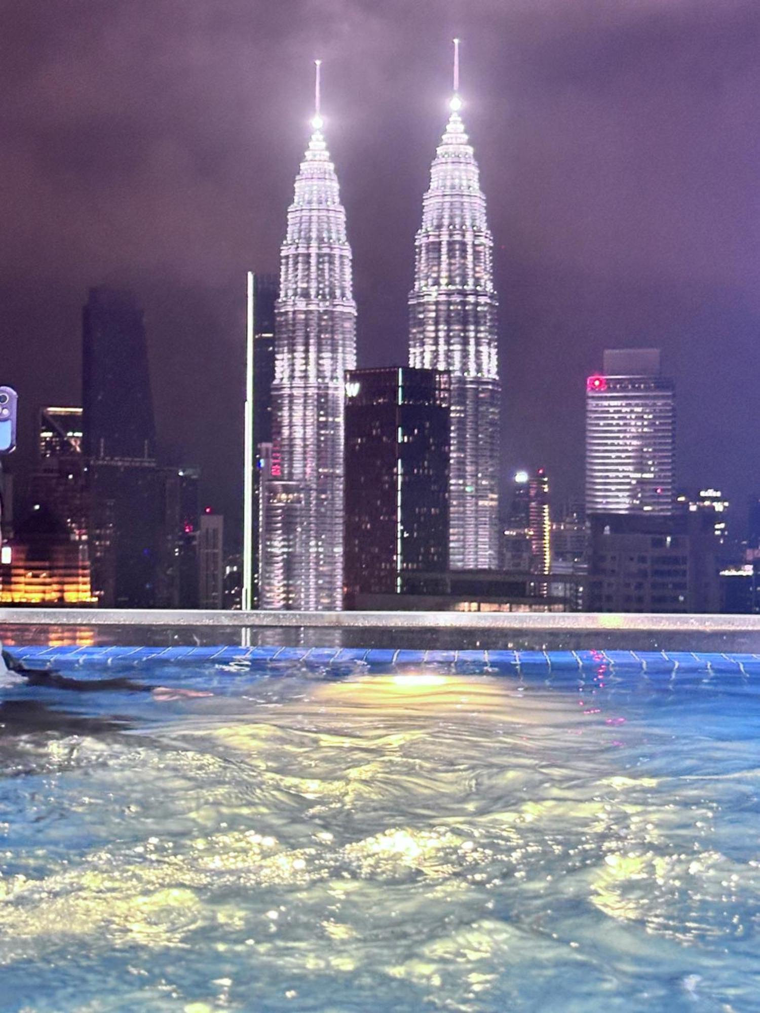 Апартаменты The Luxe Infinitum Klcc By Kl Malaysia Куала-Лумпур Экстерьер фото